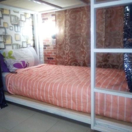 Bed and Breakfast Ban Kru Ae Mixed Dorm Bangkok Esterno foto