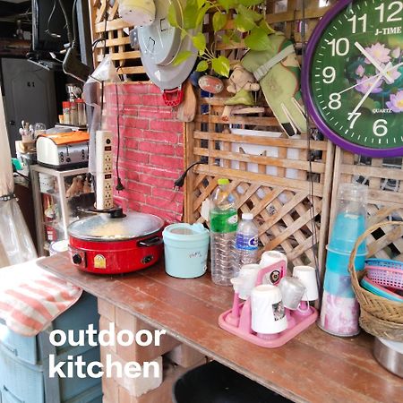 Bed and Breakfast Ban Kru Ae Mixed Dorm Bangkok Esterno foto