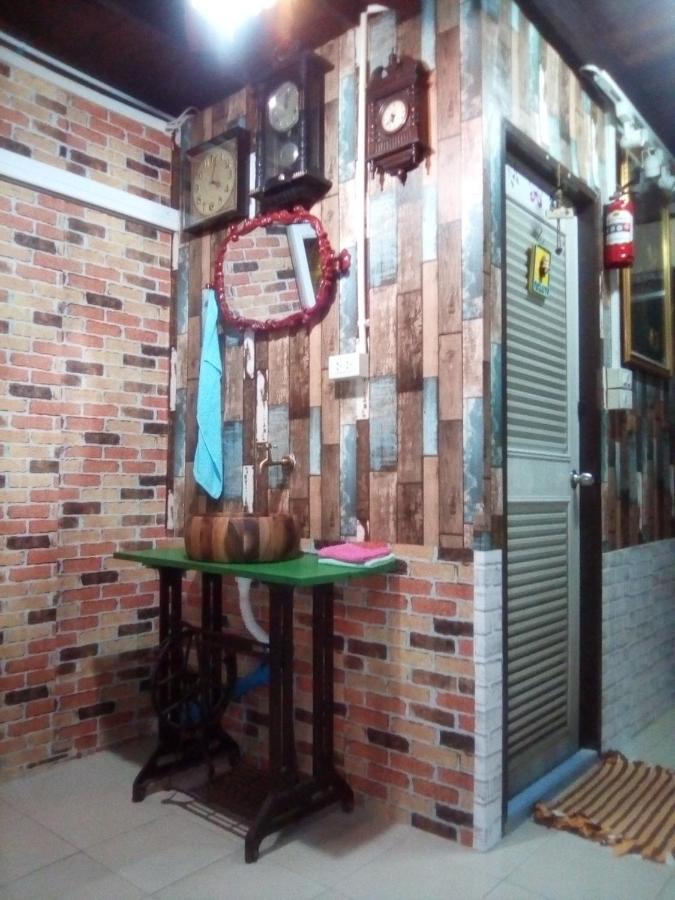 Bed and Breakfast Ban Kru Ae Mixed Dorm Bangkok Esterno foto