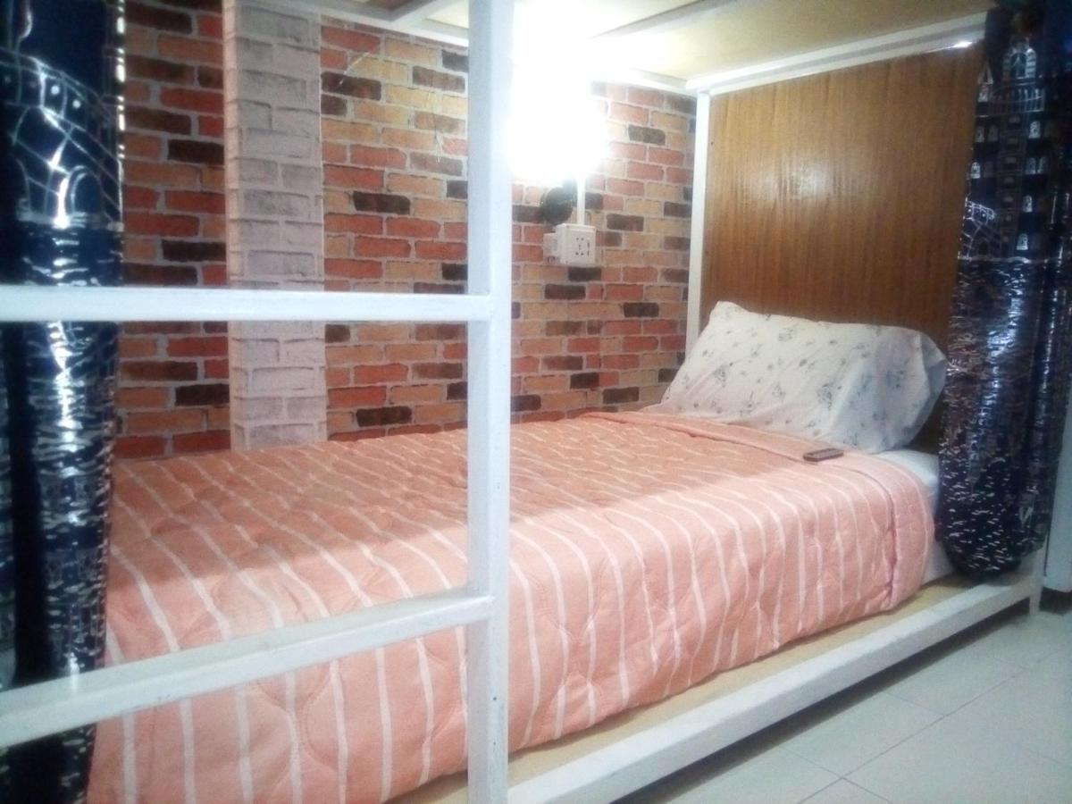 Bed and Breakfast Ban Kru Ae Mixed Dorm Bangkok Esterno foto