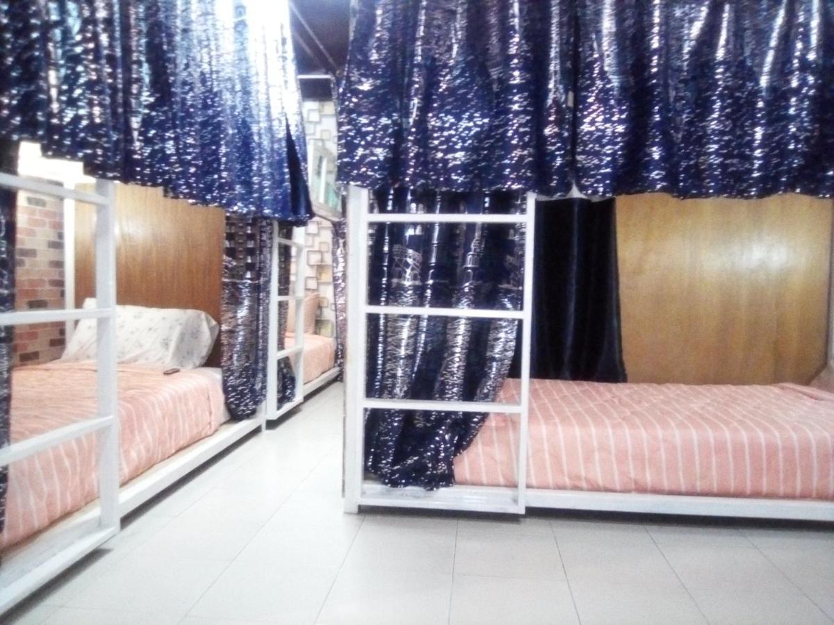 Bed and Breakfast Ban Kru Ae Mixed Dorm Bangkok Esterno foto