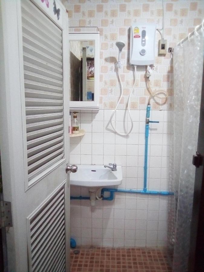 Bed and Breakfast Ban Kru Ae Mixed Dorm Bangkok Esterno foto