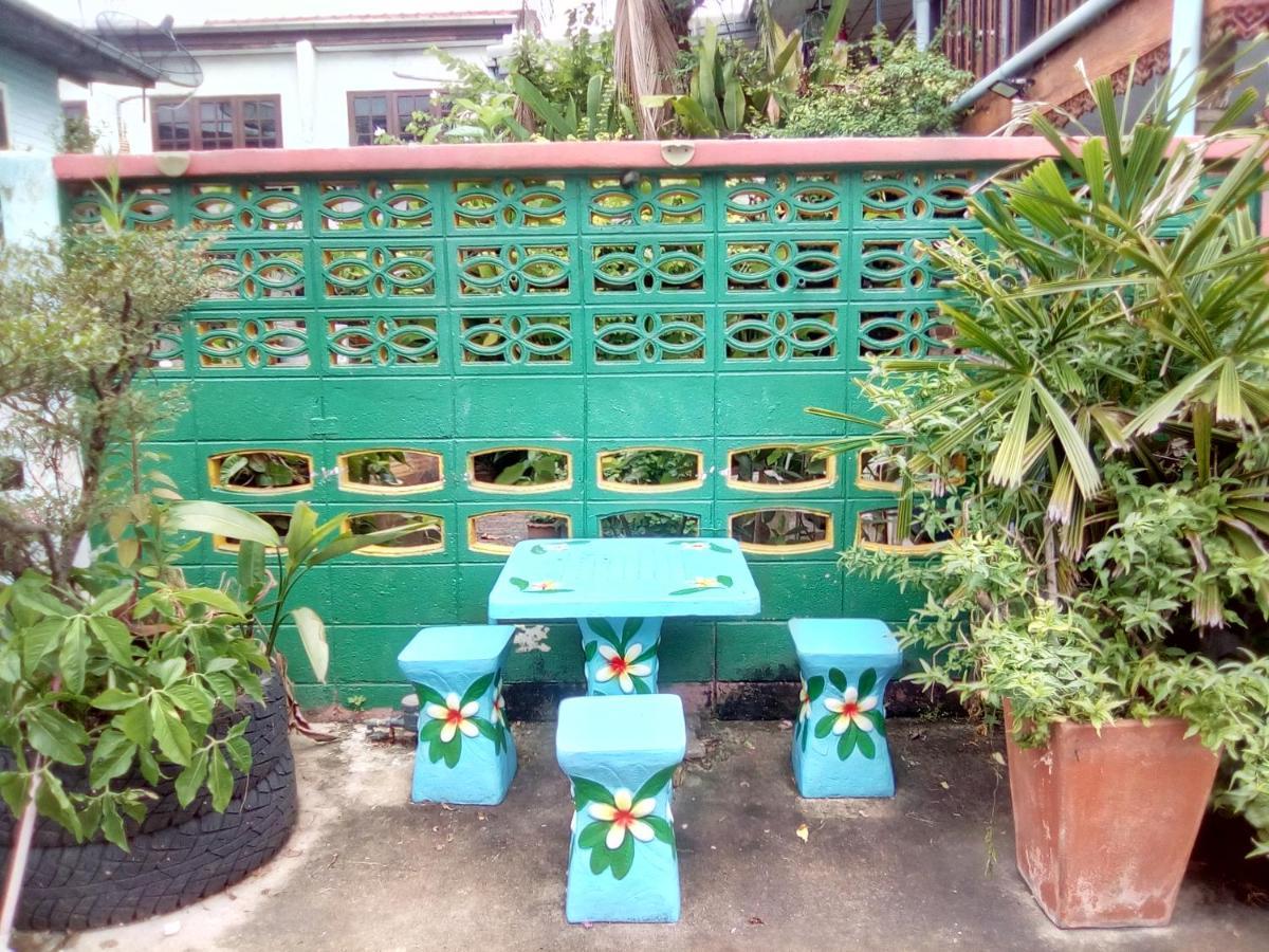Bed and Breakfast Ban Kru Ae Mixed Dorm Bangkok Esterno foto